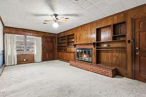 Living - 207 E Griswold St, Selma, NC 27576 photo 1 of 3