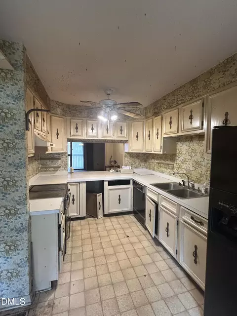 Kitchen - 4100 Five Oaks Dr UNIT 33, Durham, NC 27707 photo 1 of 1