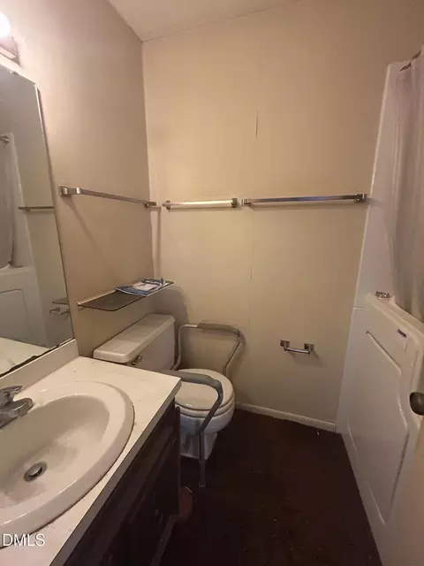 Bath - 4100 Five Oaks Dr UNIT 33, Durham, NC 27707 photo 2 of 4