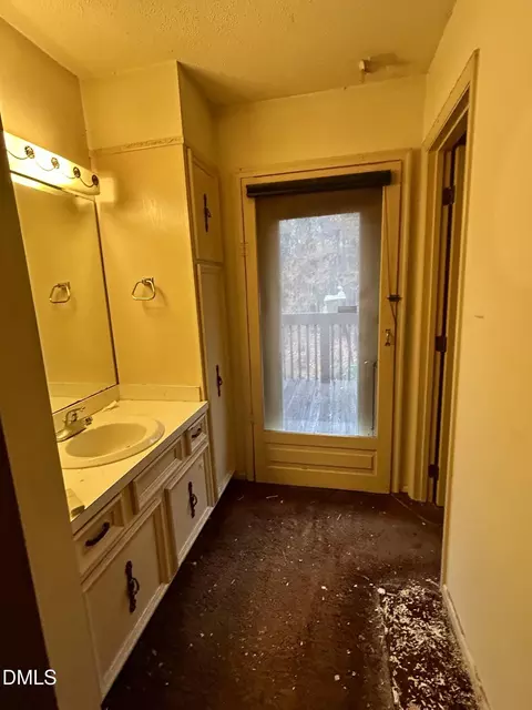 Bath - 4100 Five Oaks Dr UNIT 33, Durham, NC 27707 photo 3 of 4