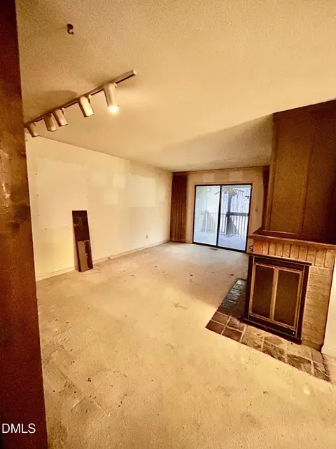 Living - 4100 Five Oaks Dr UNIT 33, Durham, NC 27707 photo 1 of 2