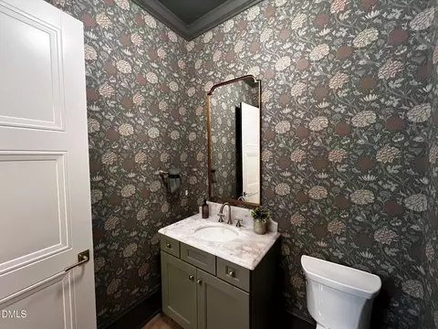 Bath - 1104 Oldfourth Ln, Durham, NC 27707 photo 5 of 9