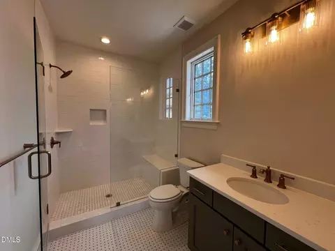 Bath - 1104 Oldfourth Ln, Durham, NC 27707 photo 6 of 9