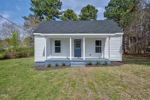 401 Prince Dr, Holly Springs, NC 27540