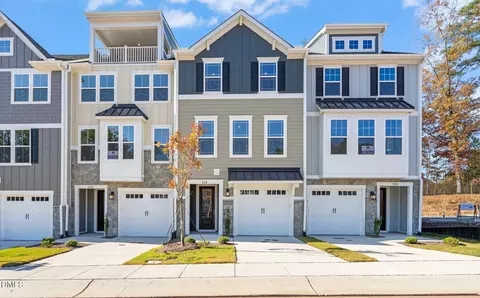 528 Plumleaf Ln, Durham, NC 27703
