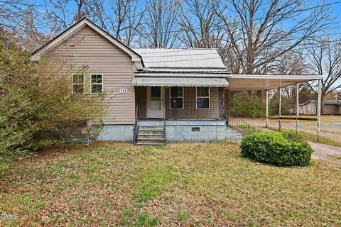 713 Raleigh St, Oxford, NC 27565