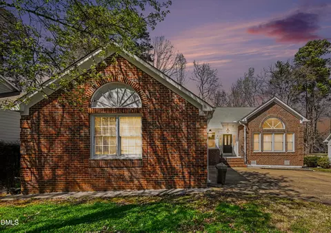 106 Stokesay Ct, Cary, NC 27513