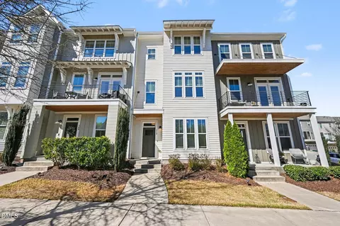 713 Peakland Pl, Raleigh, NC 27604