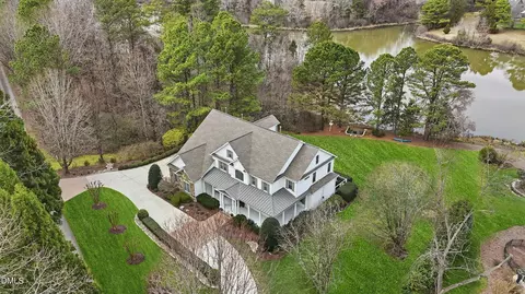 300 Lake Manor Rd, Chapel Hill, NC 27516