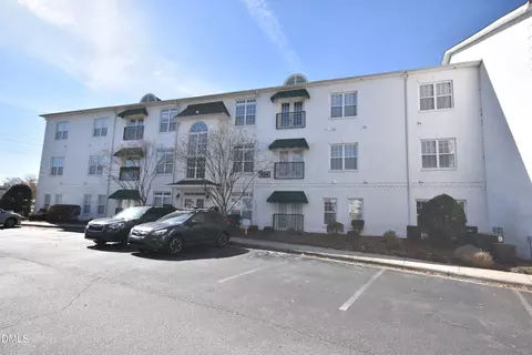 104 Sunset Cir #204, Greensboro, NC 27408