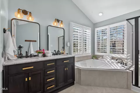 Bath - 8214 Eagle View Dr, Durham, NC 27713 photo 4 of 7