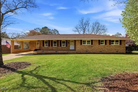 216 Crescent Dr, Clayton, NC 27520