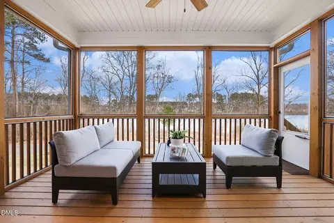 543 Glenville Lake Dr, Fuquay Varina, NC 27526