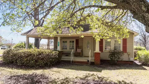 3077 Christian Light Rd, Fuquay Varina, NC 27526