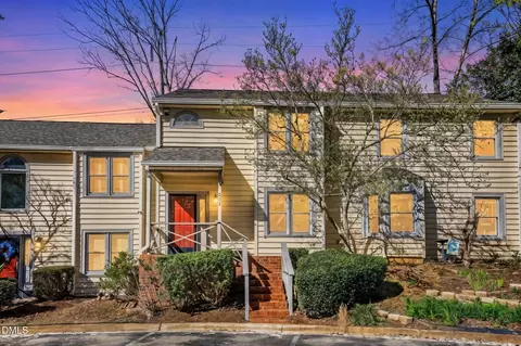 205 Oak Hollow Ct, Raleigh, NC 27613