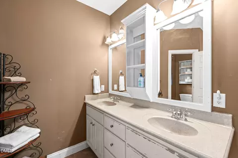 Bath - 278 Celestial Dr, Garner, NC 27529 photo 2 of 5