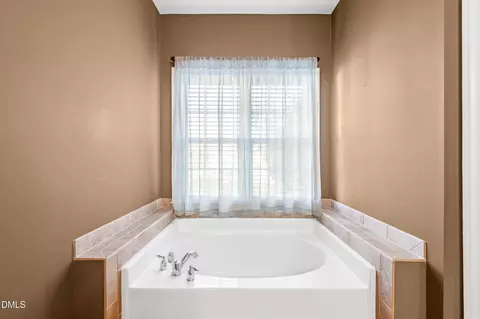 Bath - 278 Celestial Dr, Garner, NC 27529 photo 3 of 5