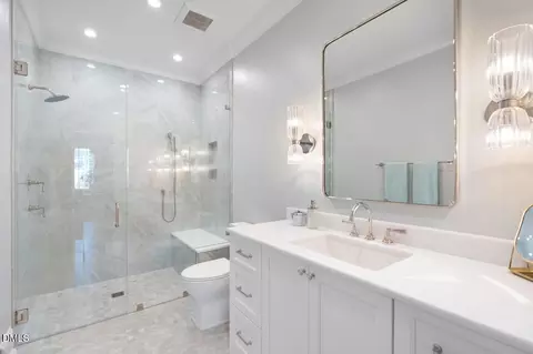 Bath - 2809 Grant Ave, Raleigh, NC 27607 photo 8 of 11