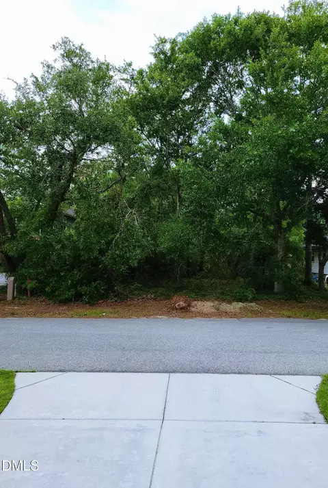 145 NE 4th St, Oak Island, NC 28465