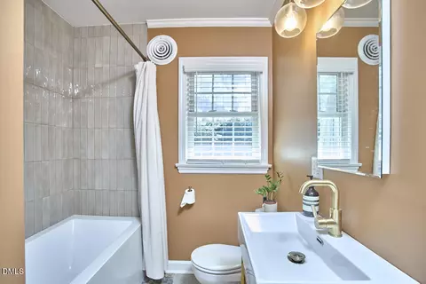Bath - 405 Everett Pl, Durham, NC 27701 photo 2 of 2