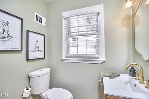 Bath - 405 Everett Pl, Durham, NC 27701 photo 1 of 2