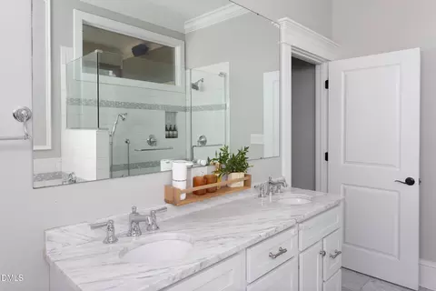 Bath - 823 Glendale Ave, Durham, NC 27701 photo 4 of 6