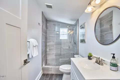 Bath - 214 Moline St, Durham, NC 27707 photo 5 of 6