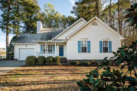 15 Beaver Ridge Dr, Youngsville, NC 27596