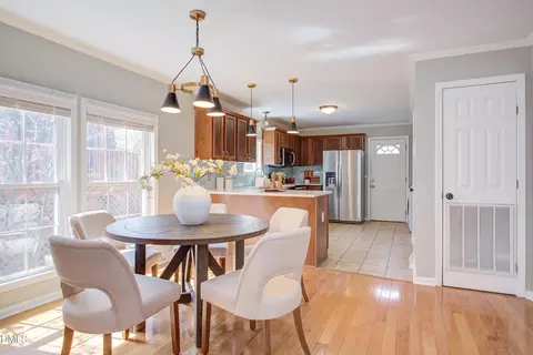 Dining - 1009 Berkeley St, Durham, NC 27705 photo 2 of 4