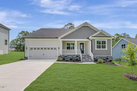 160 Golfview Ave, Benson, NC 27504