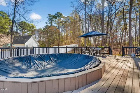 Exterior - 401 Coleridge Dr, Dunn, NC 28334 photo 7 of 9