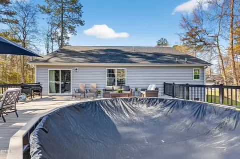 Exterior - 401 Coleridge Dr, Dunn, NC 28334 photo 5 of 9