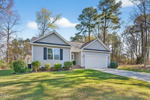 Exterior - 401 Coleridge Dr, Dunn, NC 28334 photo 4 of 9