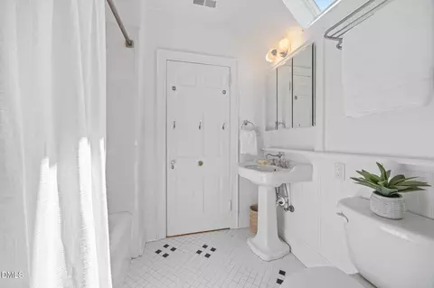 Bath - 3816 Dover Rd, Durham, NC 27707 photo 5 of 6