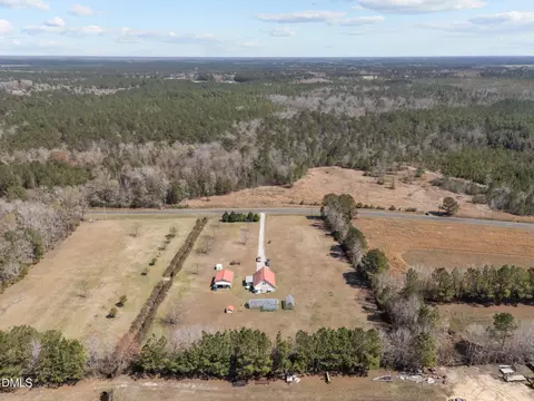 828 Chair Factory Rd, Whiteville, NC 28472
