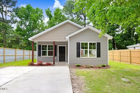 722 Martin Luther King Jr Dr, Smithfield, NC 27577