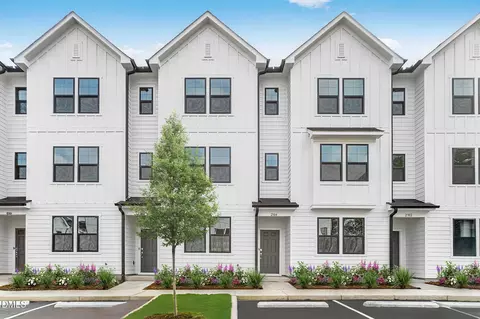 2304 Oakwood Meadows Ct, Raleigh, NC 27604