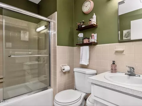 Bath - 5017 Pine Trail Dr, Durham, NC 27712 photo 3 of 6