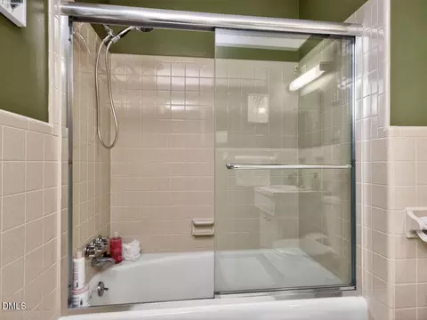 Bath - 5017 Pine Trail Dr, Durham, NC 27712 photo 4 of 6