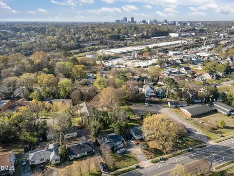 View/Area - 728 E Whitaker Mill Rd, Raleigh, NC 27608 photo 2 of 5