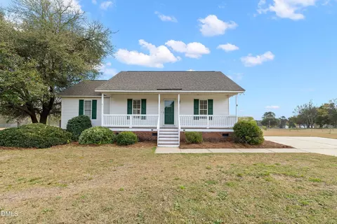 100 Trail Ridge Dr, Benson, NC 27504