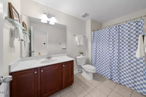 Bath - 701 Harkness Cir, Durham, NC 27705 photo 5 of 6
