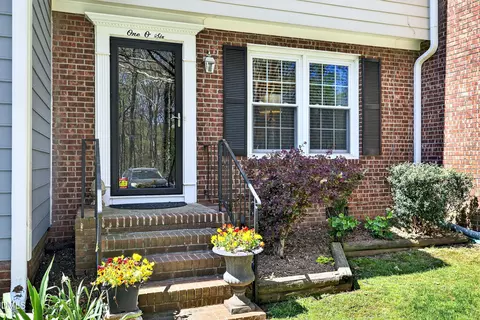 106 Bay Dr, Cary, NC 27511