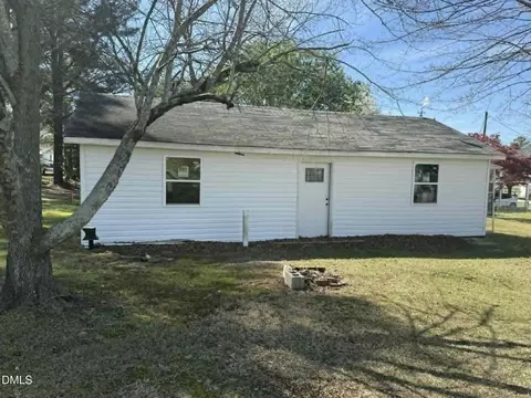 14 S Mason St, Coats, NC 27521