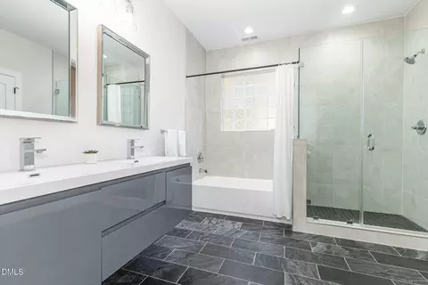 Bath - 809 Drew St, Durham, NC 27701 photo 5 of 6