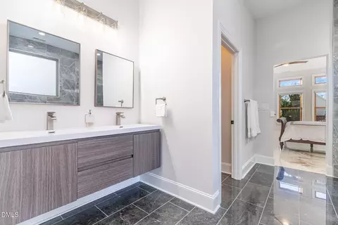Bath - 809 Drew St, Durham, NC 27701 photo 4 of 6