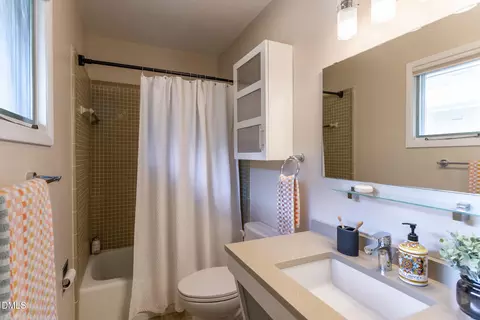 Bath - 2702 Ashley St, Durham, NC 27704 photo 3 of 5
