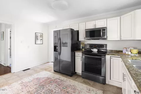 Kitchen - 407 Edward St # A, Durham, NC 27701 photo 2 of 4