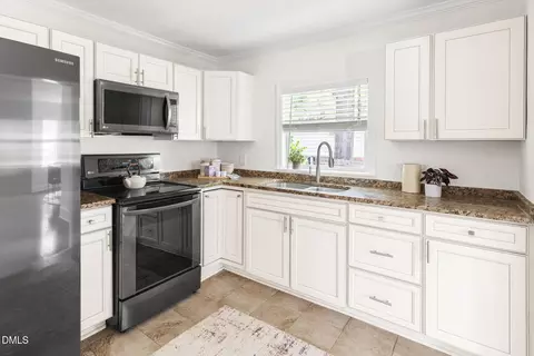 Kitchen - 407 Edward St # A, Durham, NC 27701 photo 3 of 4
