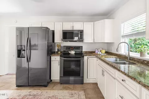 Kitchen - 407 Edward St # A, Durham, NC 27701 photo 1 of 4